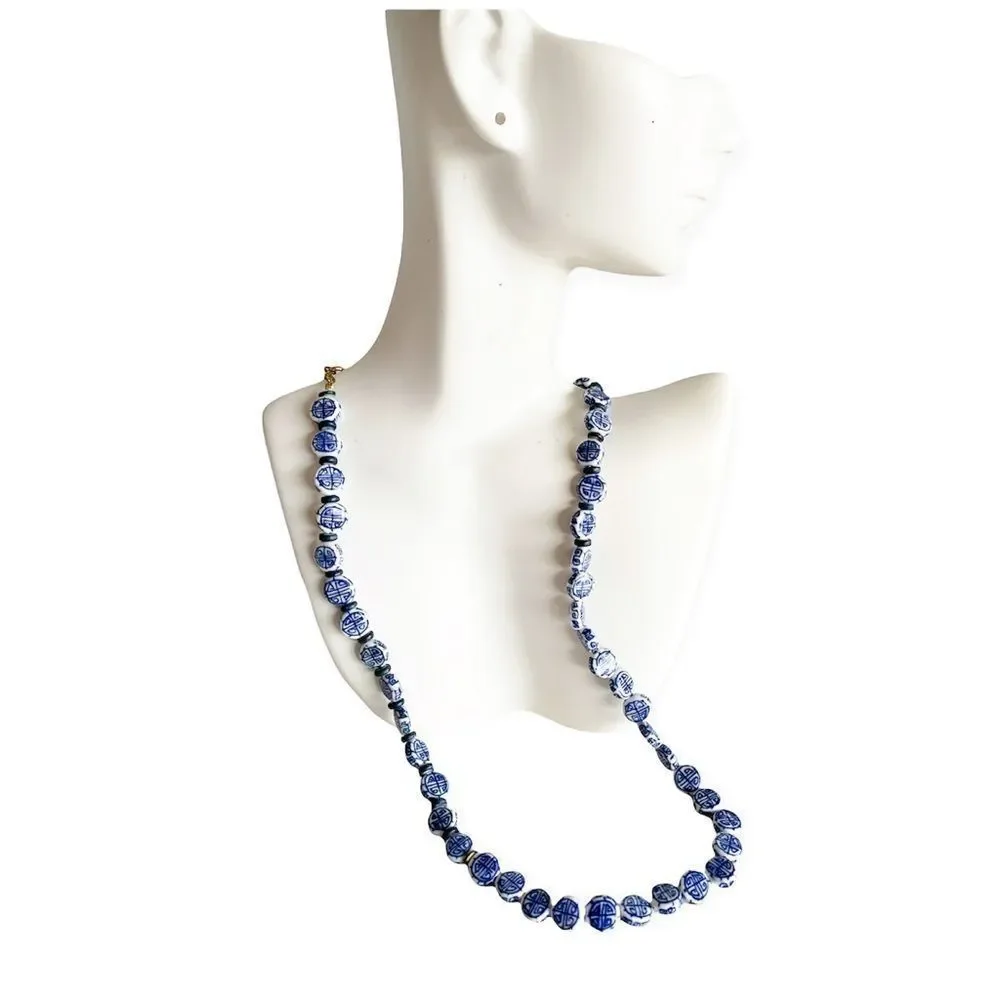 Vintage Chinese export character porcelain blue and white round bead necklace. - Picture 3 of 5